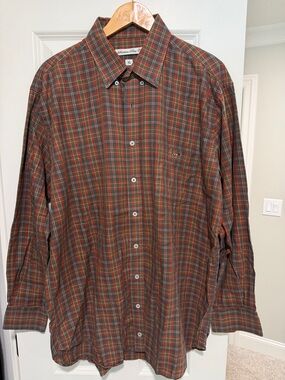 Southern Point Classic Men's Plaid Button-Down Shirt in Brown and Green